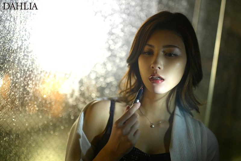 DLDSS-392 screenshot 2 Sweet kisses, betrayal and infidelity. After finding out that her fiance is cheating on her, she becomes sexually uninhibited, passionately kisses the hot company president, and lets loose, destroying her everyday life. Suzume Mino
