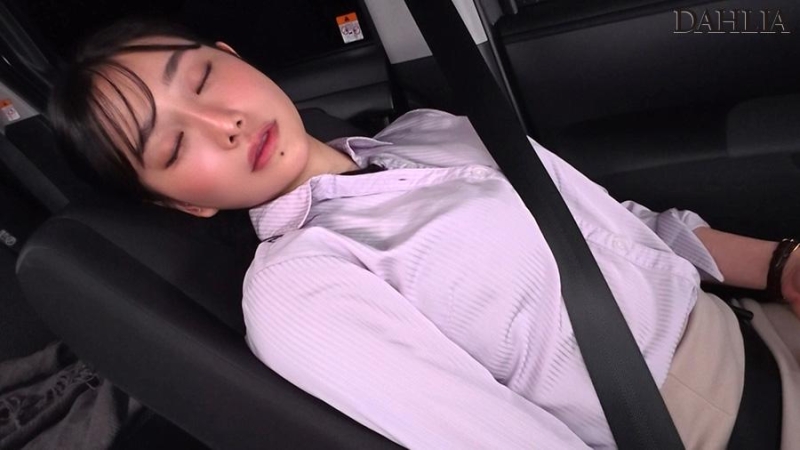 DLDSS-484 screenshot 4 Lucky me! I won't remember anything after drinking. A newly married office lady in a tight, thick suit is subjected to obscene clothed sex, resulting in an amnesia NTR! Chiharu Mitsuha