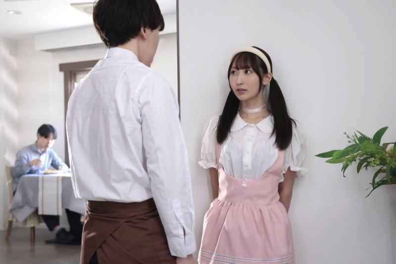 FNS-005 screenshot 6 Sawa Yamashita, a perverted waitress who makes her boyfriend jealous while working and has sex with him hard at work, and gets so excited that she can't even make a sound that she orgasms repeatedly