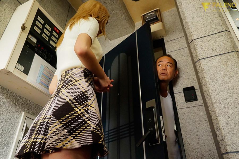 FSDSS-721 screenshot 1 I, Ranran Fujii, was kept under house arrest by the sexual monster old man who lived in the garbage room next door and was forced to cum inside me without running away.