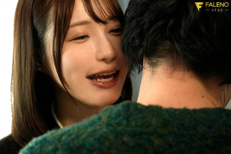 FSDSS-847 screenshot 4 Hobbies: Sleeping with women, Special skills: Self-aware seduction. A real estate lady, Amatsuka Moe, who secretly and boldly seduces her husband while viewing a house with his wife.