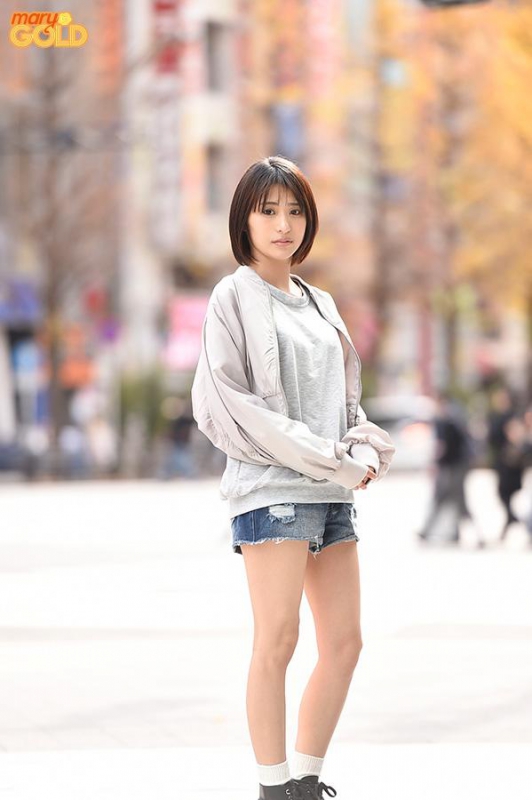 MGOLD-028 screenshot 1 A nationally boyish beautiful girl who devoted her teens to idol activities makes her AV debut the day after graduation.
